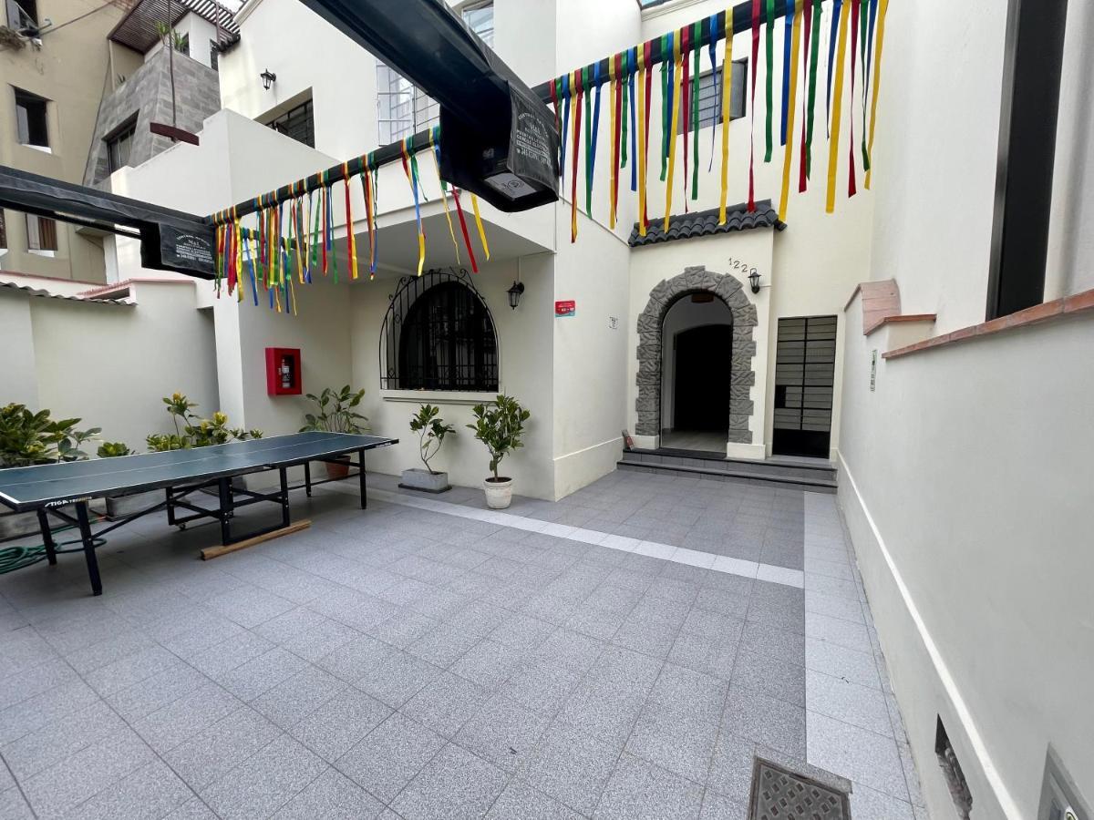 Casaroma Hostels Lima Exterior photo