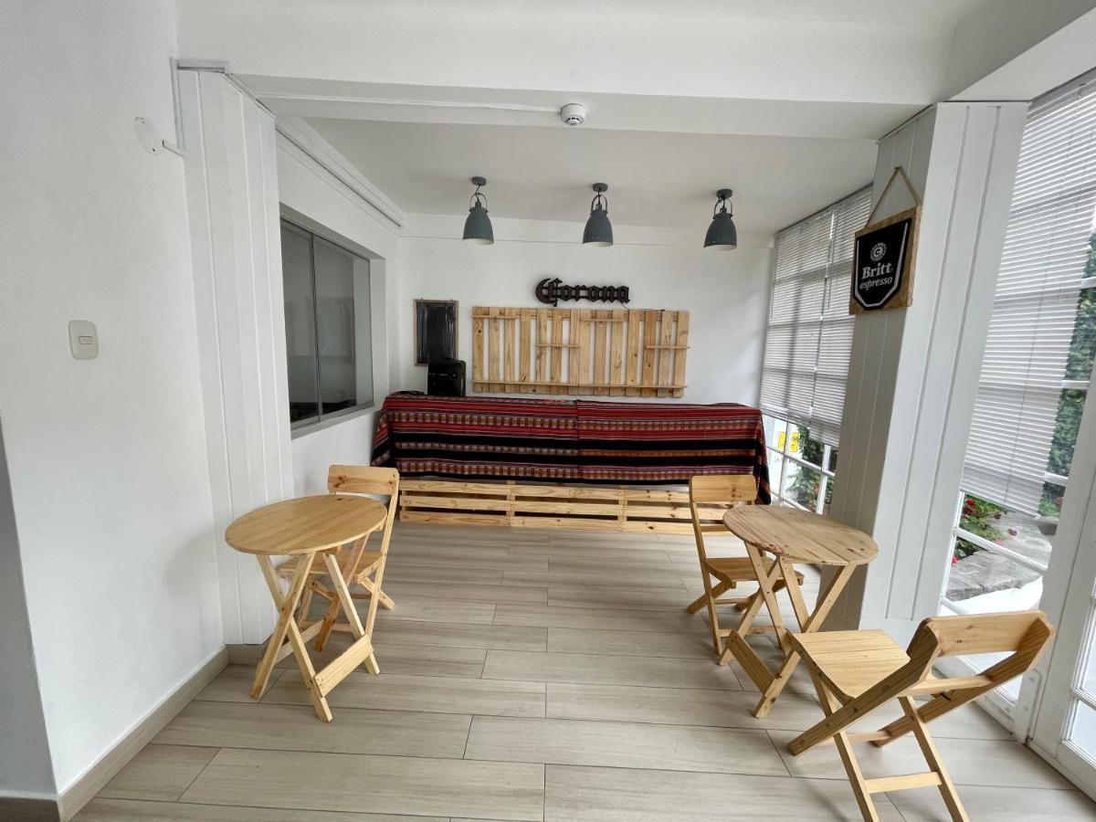 Casaroma Hostels Lima Exterior photo