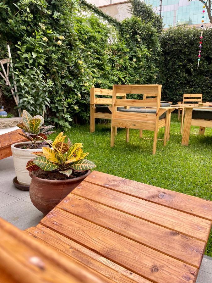 Casaroma Hostels Lima Exterior photo