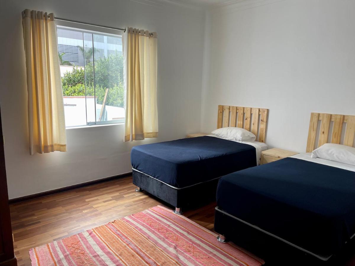 Casaroma Hostels Lima Exterior photo